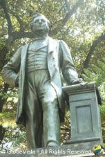 Thomas Sutcliffe Mort statue