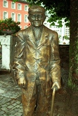Maassen Paulche statue