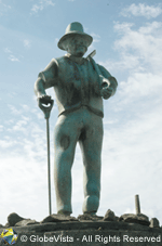 Gumdigger Statue