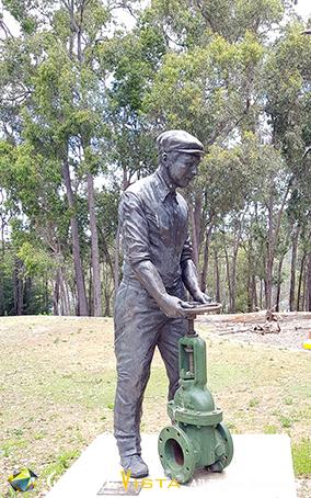 Weir Worker 1902 statue
