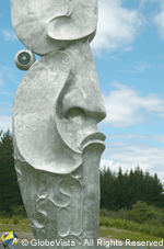 Toi Tu Whenua sculpture