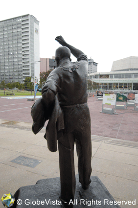 Sir Dove-Myer Robinson statue