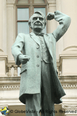 Thomas Edward Watson statue